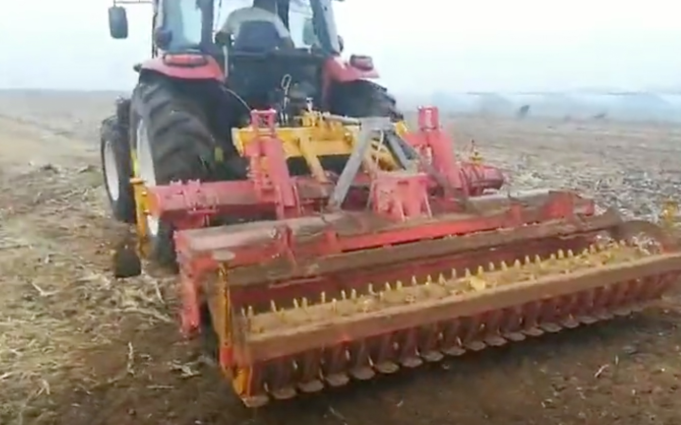 深松機(jī)，聯(lián)合耕整機(jī)作業(yè)視頻